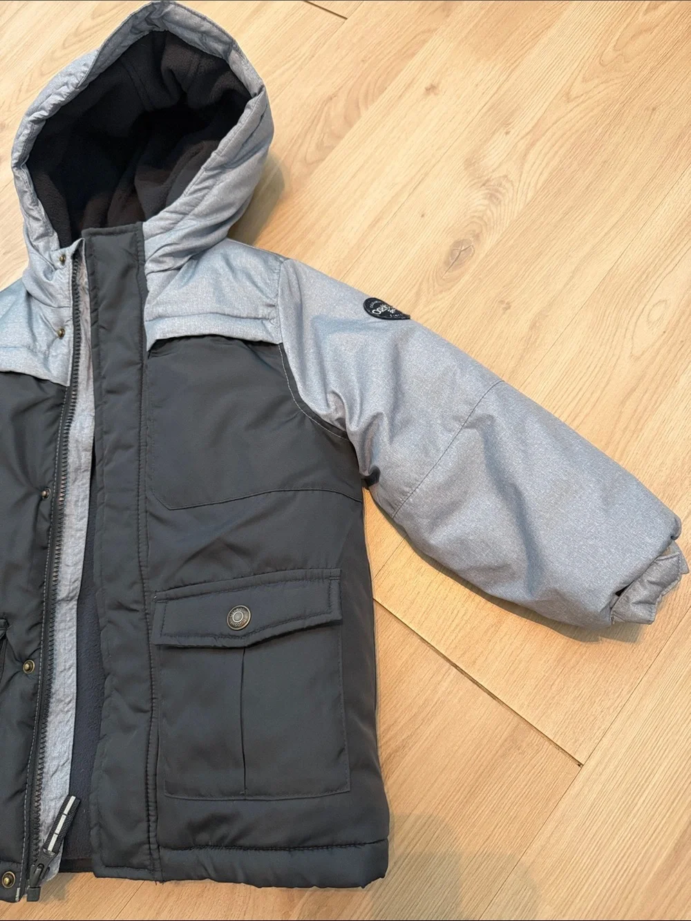 OshKosh B'gosh Kids 5 Two-Tone Hooded Puffer Jacket in Gray and Black